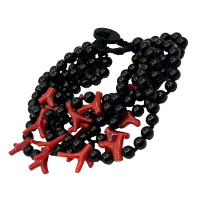 Bracciale in onice e rami di corallo