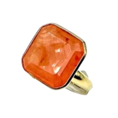 Anello con pietra rosata