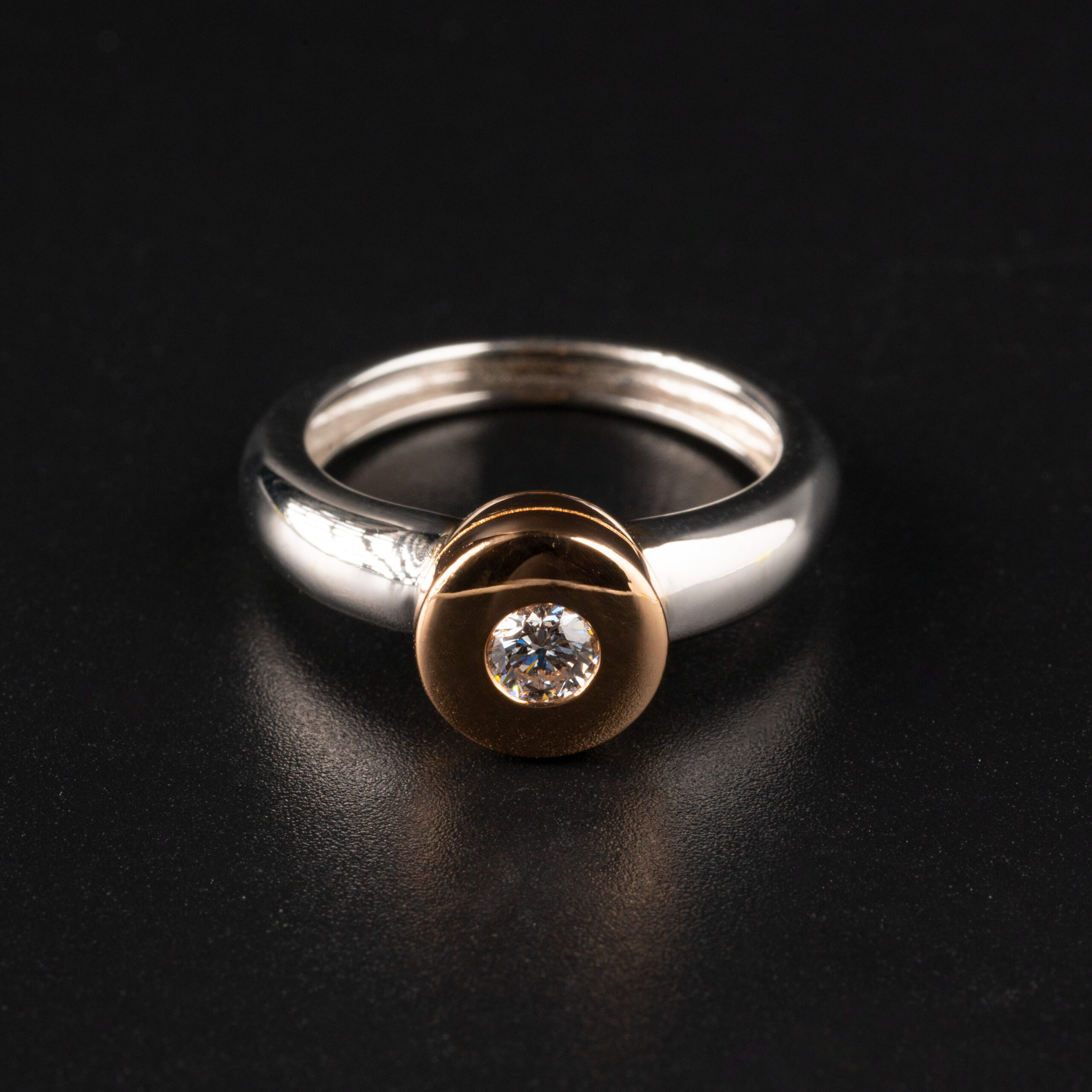 Anello solitario con diamante modello JUNE