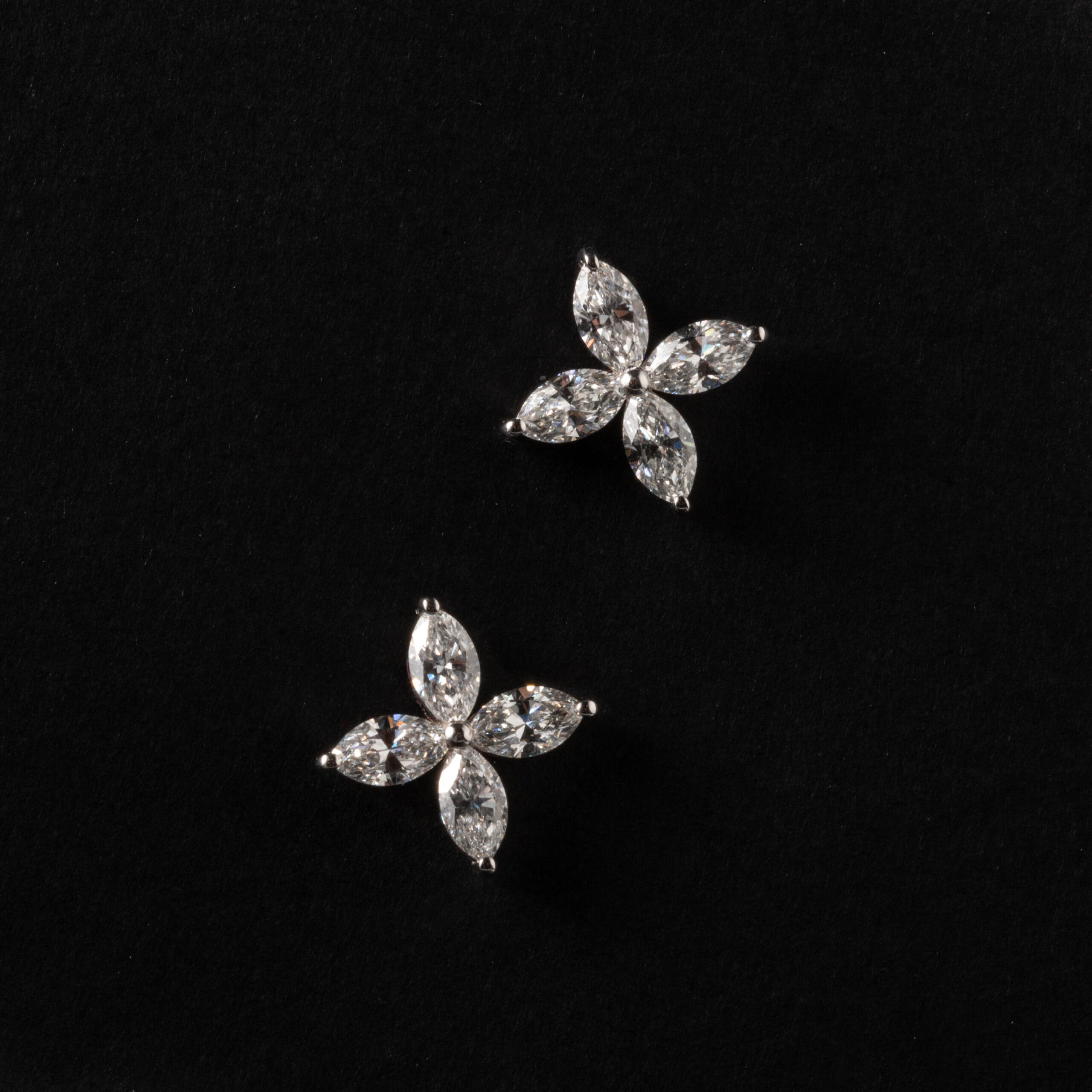 Orecchini con diamante modello STAR
