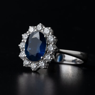 Anello con zaffiro modello DIANA
