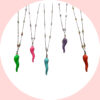 Collana lunga con corno smaltato