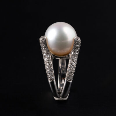 Anello con perla e diamanti modello HOSEKI