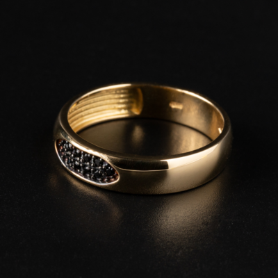 Anello con diamanti neri modello HIKARI
